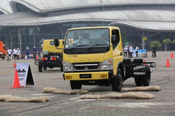 Konsumen bisa membuktikan performa 5 kendaraan Mitsubishi Fuso yaitu; Fighter X FN 61 FL HD, Fighter X FN 61 FS, Canter FE 74 HD S, Canter FE 84 GS, dan Canter FE 71 L.