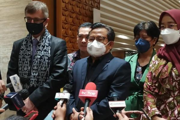 Duta Besar Ukraina datang ke kantor DPR dan jelaskan semua perkembangan yang memilukan, memprihatinkan, agresi Rusia kepada Ukraina. Beliau harap Indonesia berperan aktif untuk hentikan perang.