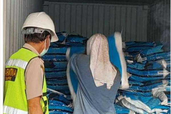 Kementerian Pertanian (Kementan) melalui Karantina Pertanian Makassar pada Selasa minggu ini telah mensertifikasi 46 ton bat guano yang akan dikirm ke Amerika Serikat (AS).