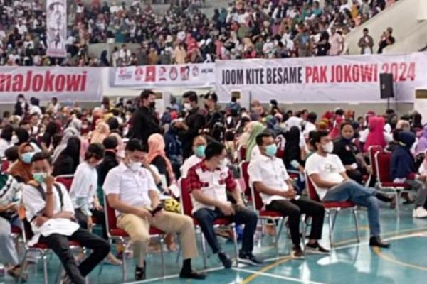 Atas dasar semangat bersama untuk selalu berjalan beriringan dengan cita-cita rakyat Indonesia, Hari ini kami relawan pendukung Jokowi di Provinsi Riau secara tegas menggaungkan komitmen bersama untuk 2024 tetap setia bersama Presiden Jokowi. Joom Kite Besame Pak Jokowi 2024.