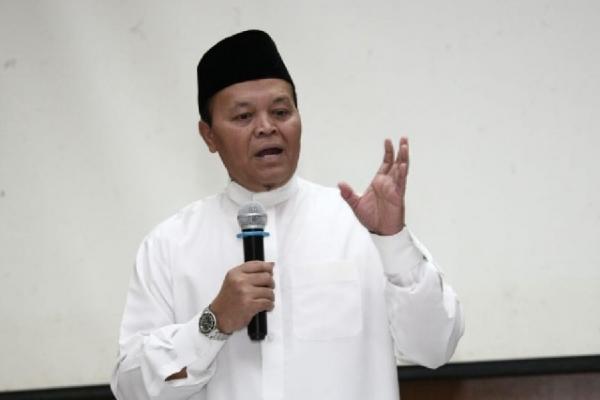 Seharusnya Pemerintah menjadi teladan dalam mengayomi seluruh Rakyat dengan memberlakukan aturan berkeadilan bagi seluruh Umat beragama. 