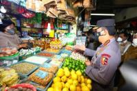 Tinjau Pasar Wonokromo, Kapolri: Jangan Lagi Terjadi Kelangkaan Minyak Goreng Curah