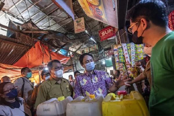 Mulai dari Bulog, pemerintah pusat dan pemerintah daerah turun ke pasar-pasar untuk memastikan ketersediaan stok jelang Ramadhan.