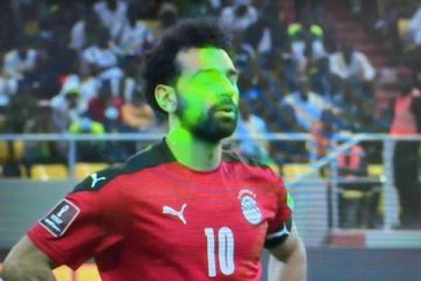 Timnas Mesir secara resmi mengajukan protes terhadap panitia pertandingan, petugas keamanan, Konfederasi Sepak Bola Afrika (CAF), dan FIFA pasca pertandingan melawan Senegal pada Rabu (30/3) dini hari.