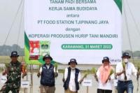 Jaga Pasokan Beras Jakarta, Food Station Gandeng Petani Karawang
