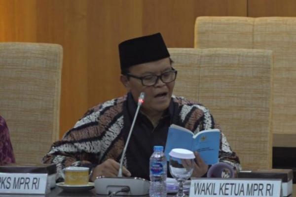 HNW sapaan akrab Hidayat Nur Wahid menilai vonis maksimal tersebut sudah sesuai dengan ketentuan hukum yang berlaku di Indonesia.