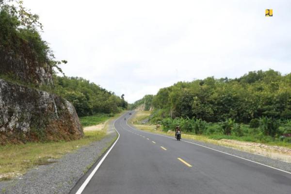 Untuk lalu lintas mudik ke Jawa, umumnya menggunakan dua jalur arteri di samping jalan tol yang saat ini sudah tembus hingga ke Probolinggo Timur. Kedua jalur itu ialah Lintas Pantai Utara (Pantura) dan Lintas Tengah Pulau Jawa.