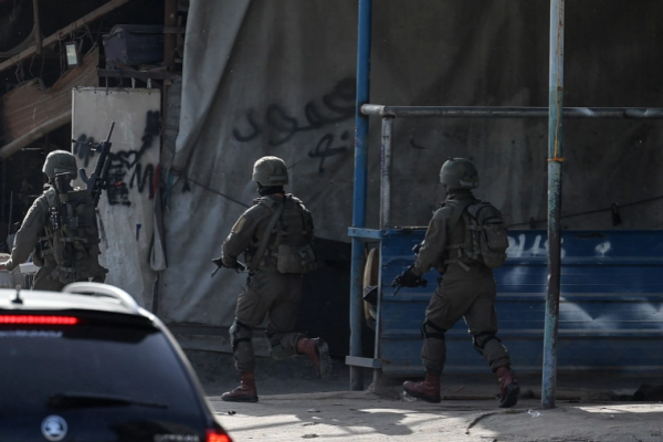 Dua puluh empat penangkapan dilakukan di berbagai kota Tepi Barat yang diduduki, Klub Tahanan Palestina mengumumkan. 