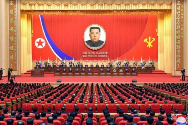 Kim dianggap telah mengambil alih kekuasaan ketika ia diangkat sebagai panglima tertinggi militer setelah ayahnya, Kim Jong Il, meninggal pada Desember 2011.