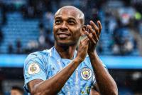 Guardiola Kaget Fernandinho Ingin Tinggalkan City