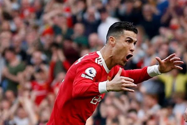 The Reds menang 3-2 berkat hattrick sang mega bintang, Cristiano Ronaldo, dan kebobolan dua gol lewat Kieran Dowell dan Teemu Pukki.