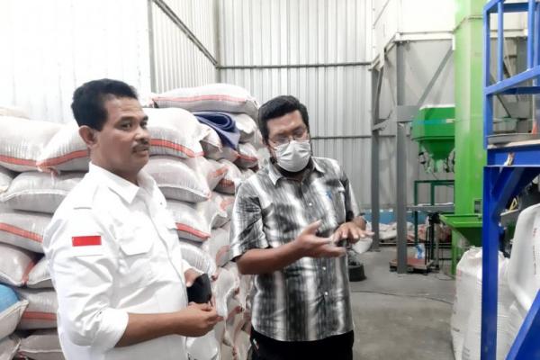 Petani sudah bisa menjalankan bisnis penyediaan beras dalam jumlah besar dan bahkan ke depannya termotivasi meningkatkan kapasitas usaha penggilinganya.