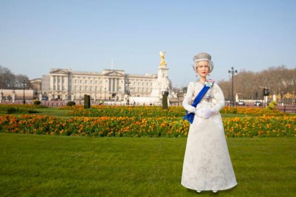 Barbie baru saja merilis boneka Ratu Elizabeth II edisi terbatas. Boneka itu dibuat untuk merayakan Platinum Jubilee yang bersejarah, menandai 70 tahun pengabdiannya.