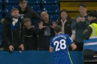 Azpilicueta Tertangkap Kamera Cekcok dengan Fans Chelsea