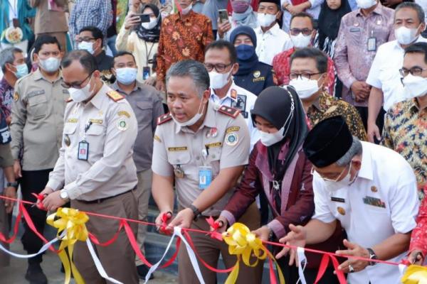 Ini merupakan pertama kalinya, sapu lidi dengan jumlah 25 ton atau senilai Rp 147 juta asal Sulawesi Barat memasuki pasar global.