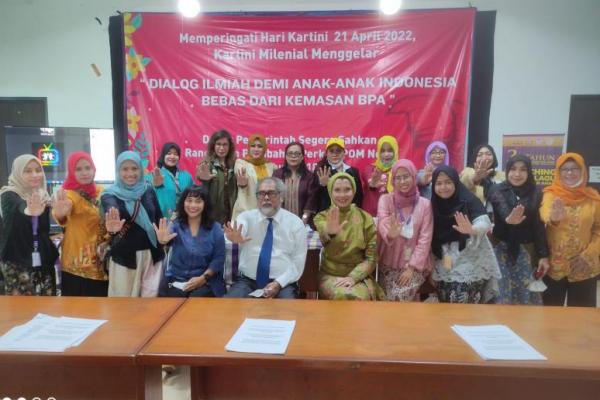 Arzezti Bilbina bersama Komnas Perlindungan Anak Indonesia terus berjuang terkait bahaya BPA dalam kemasan isi ulang.