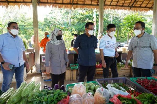 Mentan Syahrul Yasin Limpo (SYL) mengatakan, pemerintah harus hadir dan memastikan kebutuhan pangan pokok tersedia dan terjangkau menghadapi bulan suci Ramadan dan hari raya Idul Fitri 1443 H.