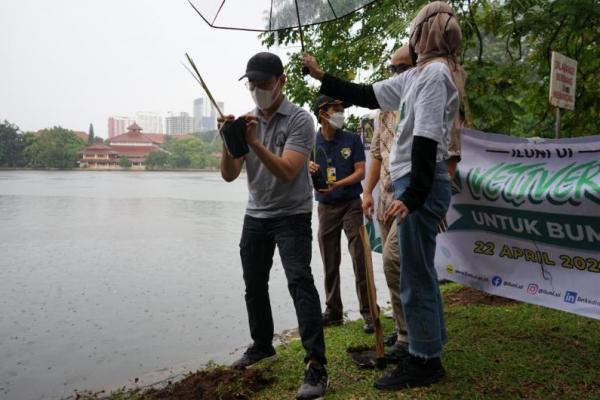 Kegiatan ini menjadi komitmen ILUNI UI untuk mengambil bagian dalam menjaga lingkungan alam UI. Saat ini, diketahui enam danau yang berada di UI menjadi tempat perlambatan jalur air dari Puncak Bogor menuju Jakarta