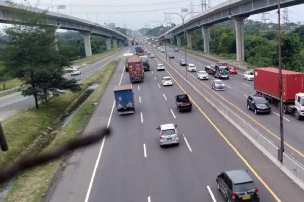 One way akan diterapkan dari KM 47 (Karawang) Jalan Tol Jakarta-Cikampek hingga KM 414 GT Kalikangkung Jalan Tol Batang-Semarang. Rekayasa lalu lintas ini merupakan diskresi pihak kepolisian