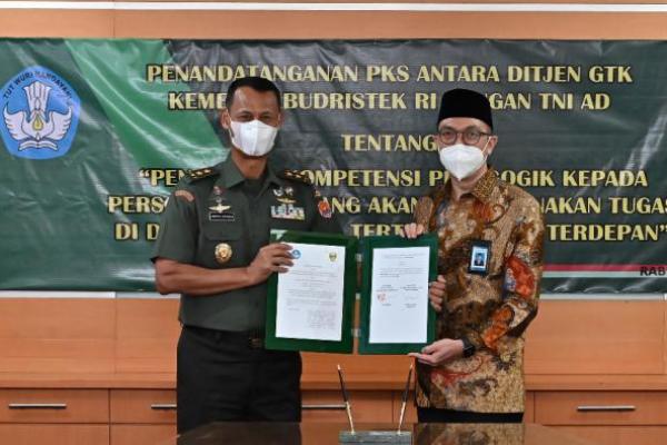 Perpanjangan kerja sama ini ditandai dengan penandatanganan surat kerja sama yang dilakukan oleh Direktur Jenderal Guru dan Tenaga Kependidikan, Iwan Syahril, dan Asisten Teritorial Kasad, Mayor Jenderal TNI Karmin Suharna. Penandatanganan berlangsung di Gedung D Kemendikbudristek, Rabu (27/04).