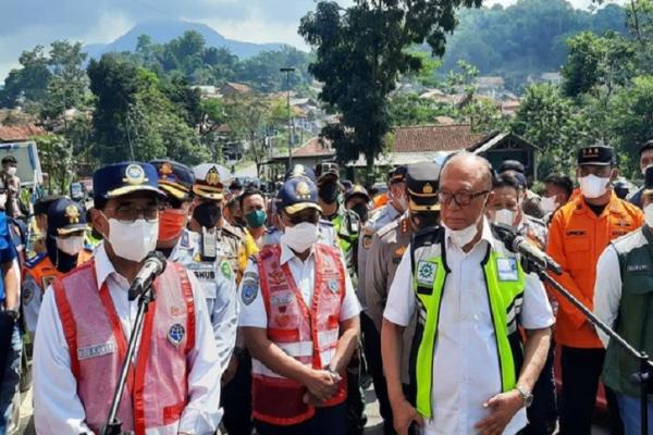 Hari ini tentu kita bahagia pergerakan mudik di Nagreg berjalan lancar. Puncak mudik terjadi kemarin dengan 128 ribu kendaraan