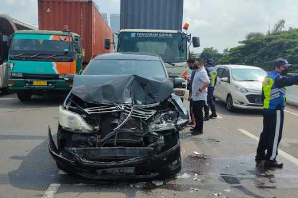 Jika ditotal jumlah kecelakaan di tol maupun non-tol sebanyak 2.945. Tetapi, angka itu mengalami penurunan sebanyak 1% jika dibandingkan tahun 2021 lalu.