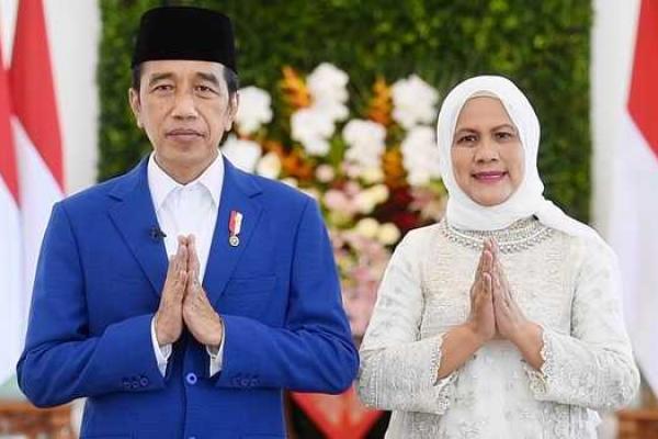 Presiden Jokowi menganugerahkan Tanda Kehormatan Bintang Republik Indonesia Adipradana kepada Ibu Negara Iriana Jokowi