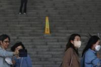 Warga Korea Selatan Pilih Tetap Gunakan Masker