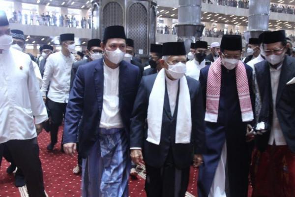 Kita patut bersyukur, kesempatan puasa Ramadhan dan lebaran kali ini Umat Islam Indonesia sudah bisa melaksanakannya secara normal. Pandemi Covid-19 yang sedang berada pada jalur menuju pemulihan harus kita maksimalkan sebagai titik balik pertumbuhan dan penguatan ekonomi serta rekonsiliasi sosial bangsa.