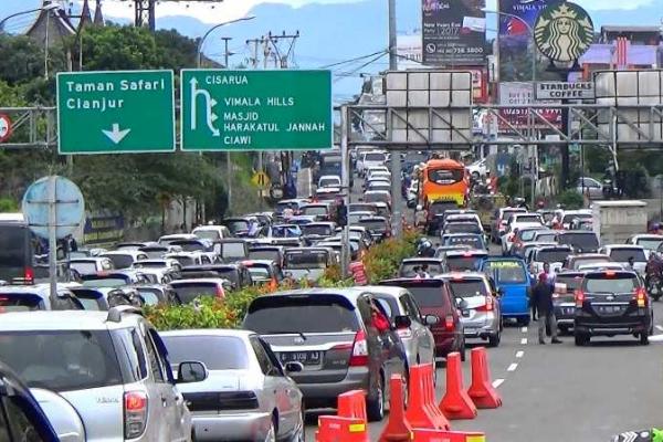 Trennya sendiri di Jalur Puncak merupakan destinasi wisata sehingga peningkatan arus volume terjadi pada hari kedua Lebaran 2022.