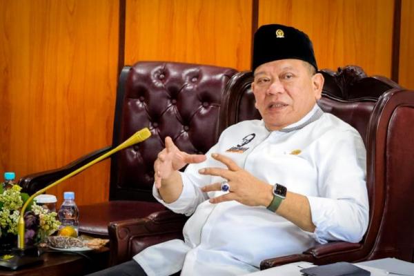 Aa LaNyalla Mahmud Mattalitti merupakan Ketua DPD RI. Dia terpilih menjadi senator Dewan Perwakilan Daerah Republik Indonesia dengan perolehan 2.267.058 suara pada pemilu legislatif tahun 2019.