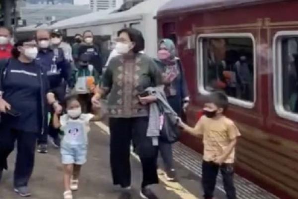 41.707 penumpang akan dan telah meninggalkan Jakarta.