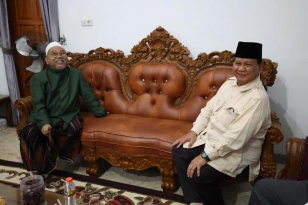 Kyai Ahmad pun tak lupa mendoakan Prabowo agar senantiasa diberi kesehatan dan juga kekuatan untuk bisa menjadi pemimpin bangsa dan negara Indonesia, demi mewujudkan keadilan dan kemakmuran bagi rakyat.