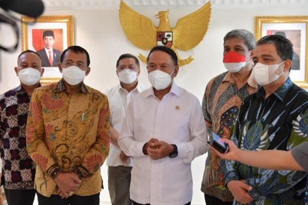 Menteri Pemuda dan Olahraga (Menpora) Zainudin Amali mengatakan kehadiran rombongan tersebut untuk melaporkan terkait pelaksanaan Pekan Olahraga Mahasiswa Nasional (POMNas) XVII di Sumatera Barat tahun 2022 yang digelar pada 11-19 November mendatang.