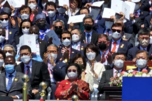 Presiden RI Kelima yang juga Ketua Umum DPP PDI Perjuangan Megawati Soekarnoputri hadir dan menyaksikan langsung prosesi pelantikan Presiden Korsel yang baru, Yoon Suk Yeol, Selasa (10/5) waktu setempat.