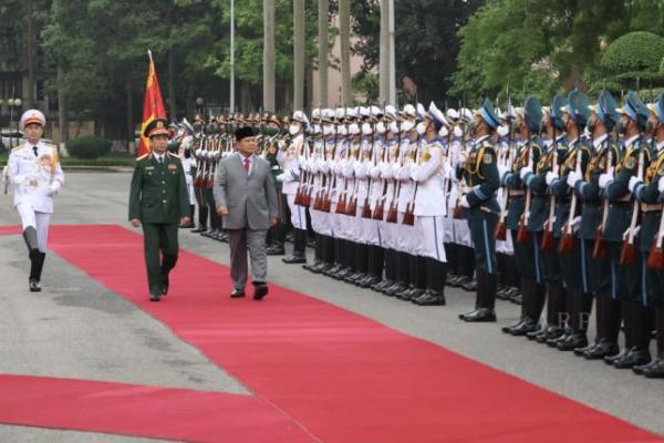 Menteri Pertahanan Prabowo Subianto melakukan kunjungan kerja ke Vietnam pada Jumat (13/5).
