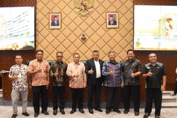 Sebagai tindak lanjut, DPR akan mengajukan permasalahan ini kepada kementerian terkait, agar kedepan ada penanganan yang serius.