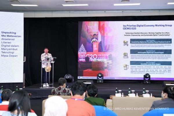 Menteri Johnny menyatakan, salah satu gagasan yang diangkat pada pembahasan isu DEWG ialah people-centered digital connectivity.