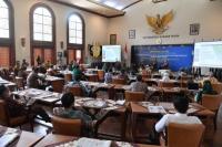 Kuliah Umum di UGM, Gus Halim: Kebangkitan Indonesia Dimulai dari Desa