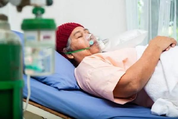 lansia dan pasien Komorbid dianjurkan tetap gunakan masker