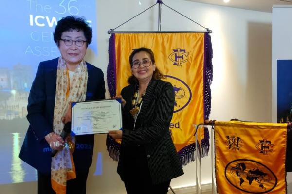 Sharmila Yahya terpilih menjadi anggota kehormatan seumur hidup pertama dari Indonesia di The International Council of Women. 