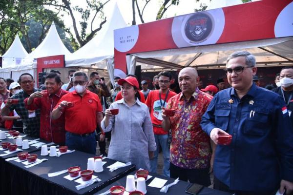 Hal itu disampaikan Puan saat hadir dalam pembukaan Festival Kopi Tanah Air 2022 yang digelar di Parkir Timur GBK Senayan.