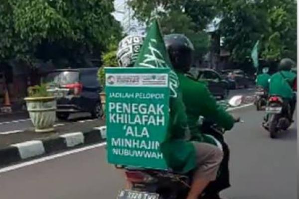 Densus 88 Antiteror Mabes Polri akan turun tangan selidiki konvoi puluhan motor dengan poster bertuliskan `Khilafatul Muslimin`.