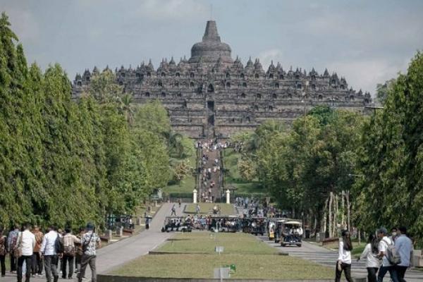 Gurih, bos pengelola Candi Borobudur bergaji ratusan juta