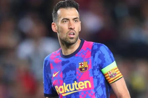 Busquets Kesal Barcelona Tertutup soal Pemotongan Gaji