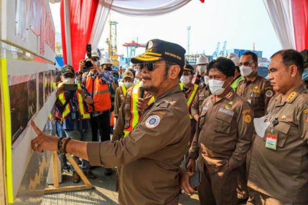 Kabarantan dampingi Syahrul inspeksi kapal Ternak di Pelabuhan Tanjung Priok.