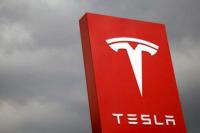 Tesla Akui Berhentikan Empat Persen Karyawan