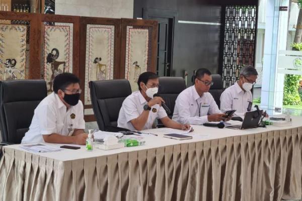 Pemerintah tetap hadir dengan menyalurkan subsidi sebesar Rp62,93 triliun dan kompensasi Rp 65,91 triliun pada 2022.