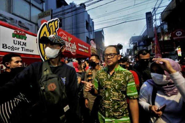 Saya perintahkan mengidentifikasi titik rawan dengan memasang sign, memagari, memberikan tanda. Kemudian Pemotongan pohon juga terus berjalan, saya cek kemarin.