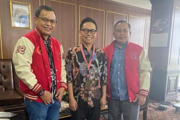 Prof Aswanto dan Prof Guntur menyatakan siap berkontribusi, serta mengajar jika ada kegiatan kegiatan IKA Unhas.